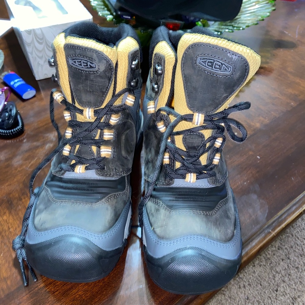 NWOT KEEN boots